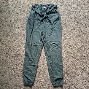 Hollister women’s green pants (size XS)